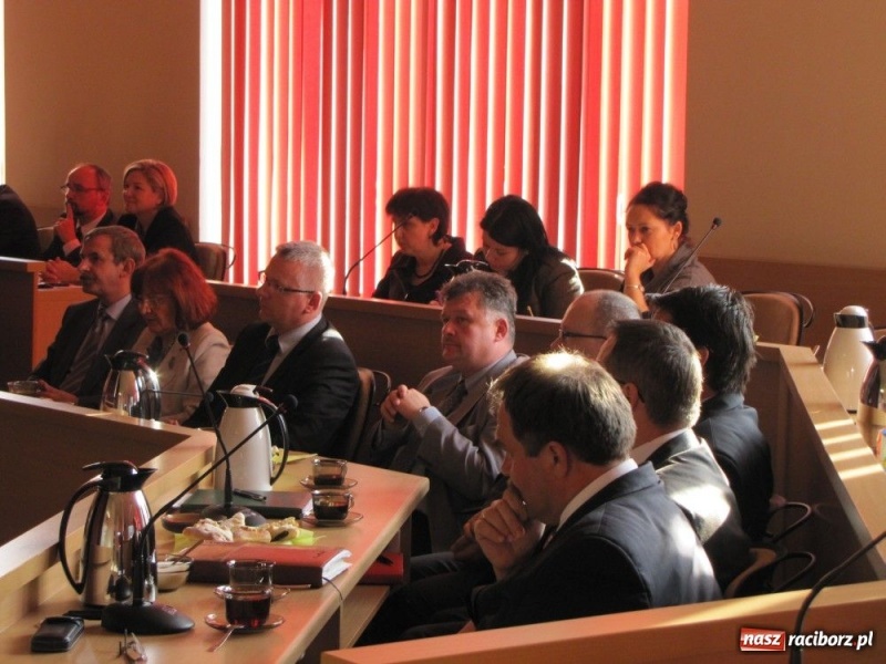 Zdjęcie w galerii na portalu naszraciborz.pl: Zadowolony urzędnik to sprawny urząd wiadomości z regionu