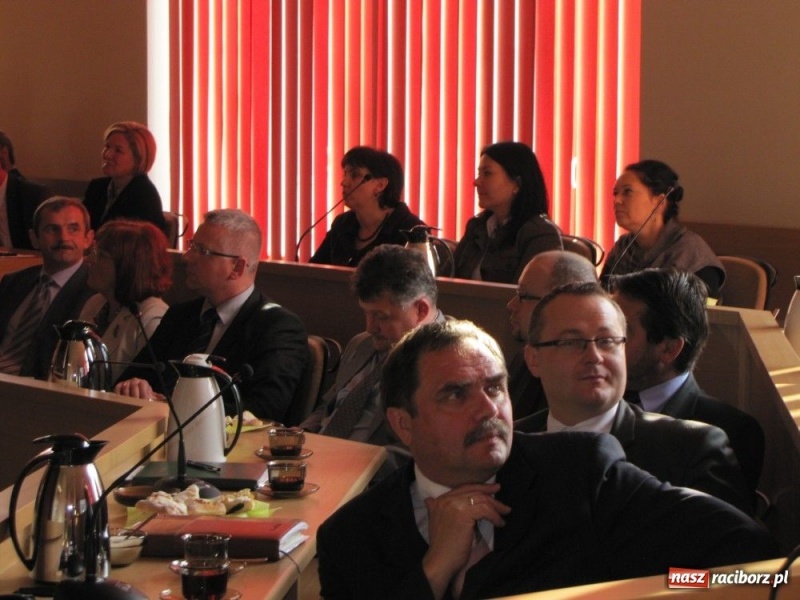 Zdjęcie w galerii na portalu naszraciborz.pl: Zadowolony urzędnik to sprawny urząd wiadomości z regionu