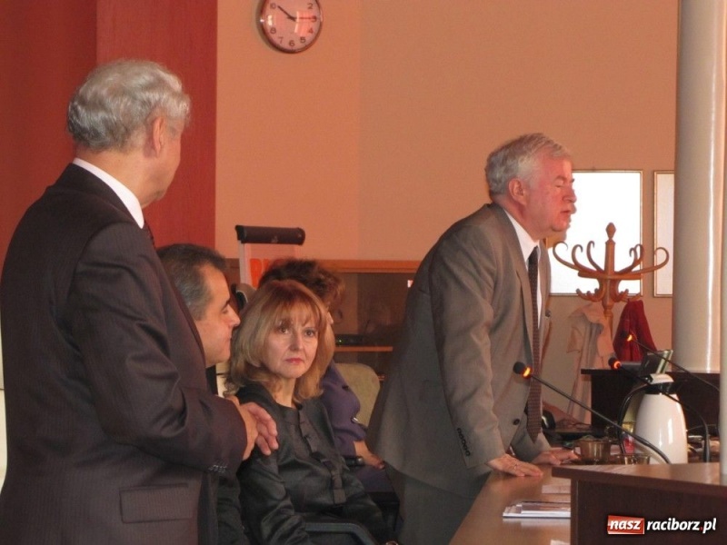 Zdjęcie w galerii na portalu naszraciborz.pl: Zadowolony urzędnik to sprawny urząd wiadomości z regionu