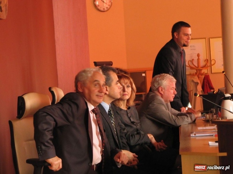 Zdjęcie w galerii na portalu naszraciborz.pl: Zadowolony urzędnik to sprawny urząd wiadomości z regionu