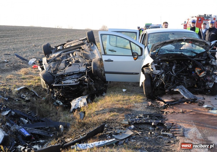 Zdjęcie w galerii na portalu naszraciborz.pl: Śmiertelny wypadek pod Szonowicami wiadomości z regionu