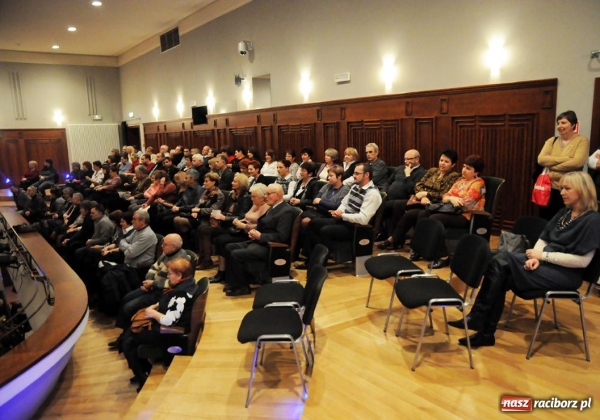 Zdjęcie w galerii na portalu naszraciborz.pl: Krzysztof Krawczyk wzruszał seniorów wiadomości z regionu