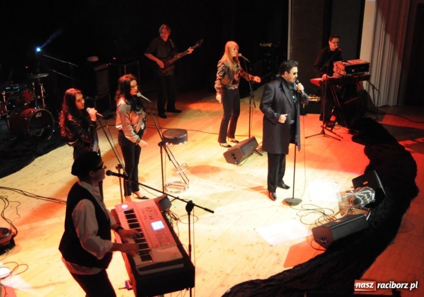 Zdjęcie w galerii na portalu naszraciborz.pl: Krzysztof Krawczyk wzruszał seniorów wiadomości z regionu