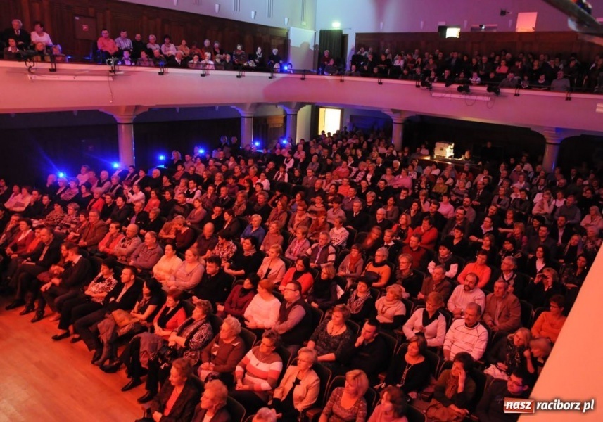 Zdjęcie w galerii na portalu naszraciborz.pl: Krzysztof Krawczyk wzruszał seniorów wiadomości z regionu