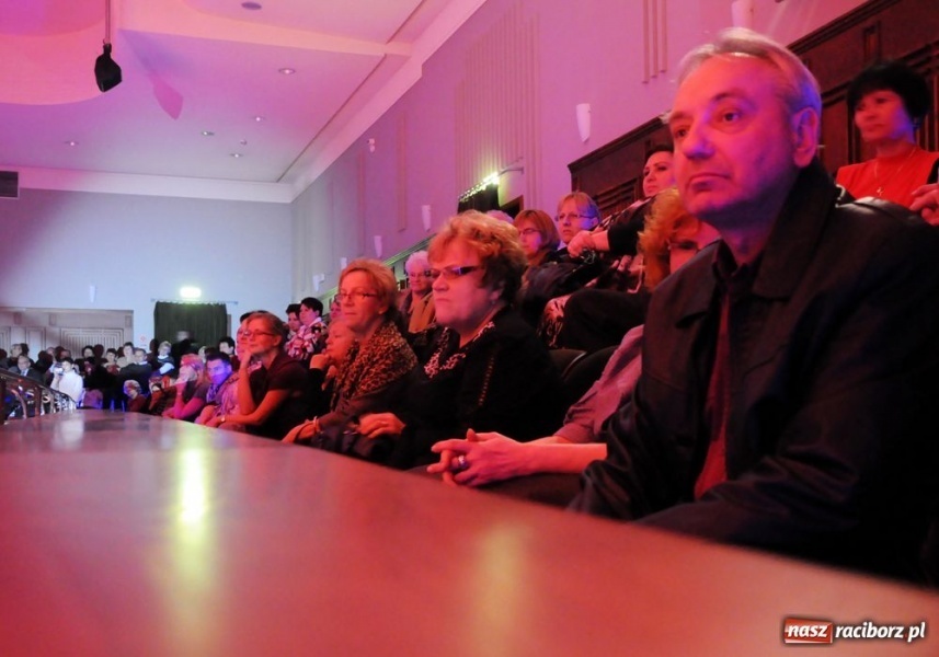 Zdjęcie w galerii na portalu naszraciborz.pl: Krzysztof Krawczyk wzruszał seniorów wiadomości z regionu