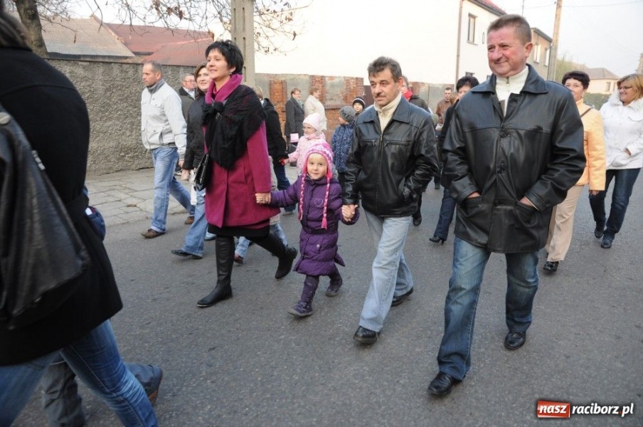 Zdjęcie w galerii na portalu naszraciborz.pl: Ksiądz Grzegorz i dwie amazonki wiadomości z regionu