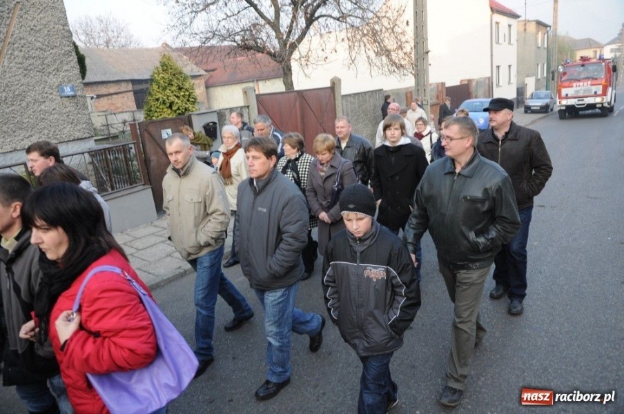 Zdjęcie w galerii na portalu naszraciborz.pl: Ksiądz Grzegorz i dwie amazonki wiadomości z regionu