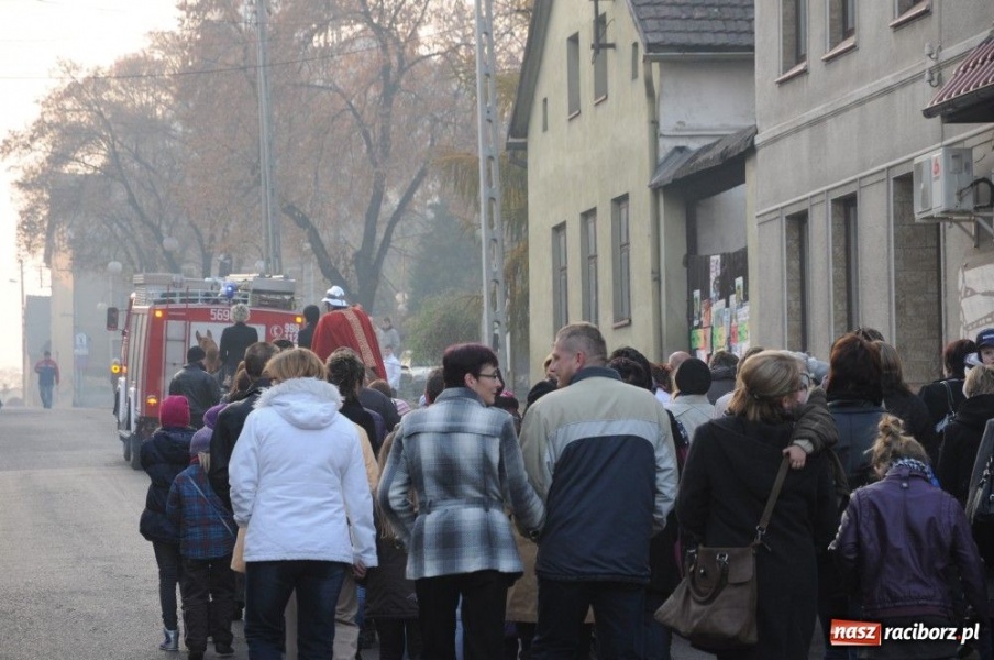 Zdjęcie w galerii na portalu naszraciborz.pl: Ksiądz Grzegorz i dwie amazonki wiadomości z regionu
