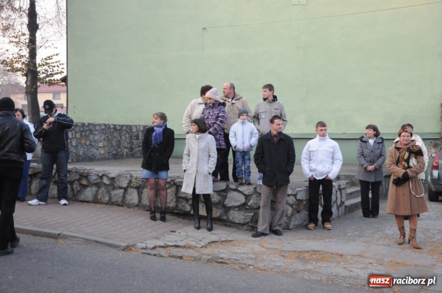 Zdjęcie w galerii na portalu naszraciborz.pl: Ksiądz Grzegorz i dwie amazonki wiadomości z regionu