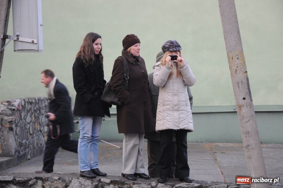 Zdjęcie w galerii na portalu naszraciborz.pl: Ksiądz Grzegorz i dwie amazonki wiadomości z regionu