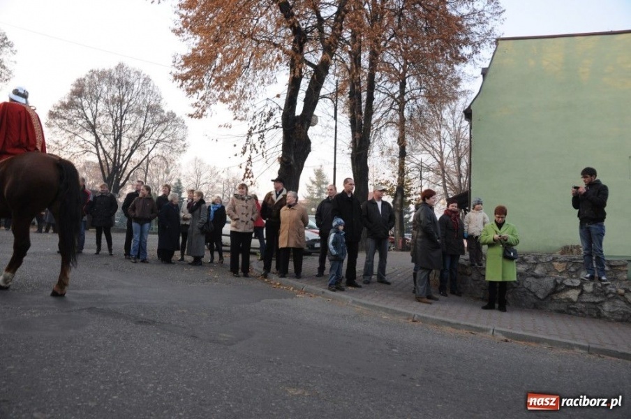 Zdjęcie w galerii na portalu naszraciborz.pl: Ksiądz Grzegorz i dwie amazonki wiadomości z regionu