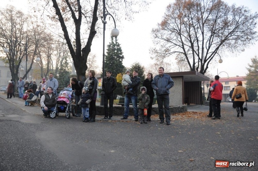 Zdjęcie w galerii na portalu naszraciborz.pl: Ksiądz Grzegorz i dwie amazonki wiadomości z regionu