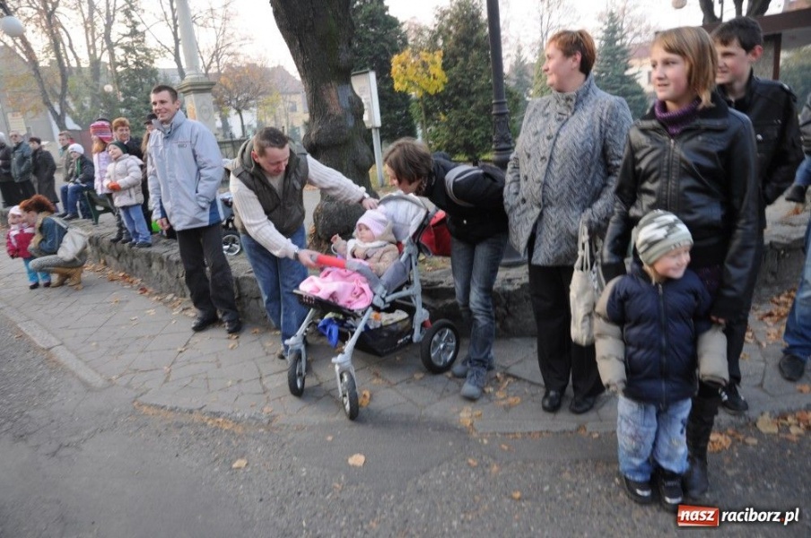Zdjęcie w galerii na portalu naszraciborz.pl: Ksiądz Grzegorz i dwie amazonki wiadomości z regionu