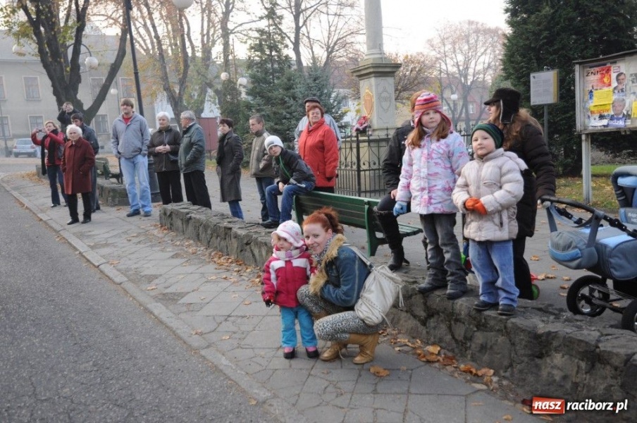 Zdjęcie w galerii na portalu naszraciborz.pl: Ksiądz Grzegorz i dwie amazonki wiadomości z regionu