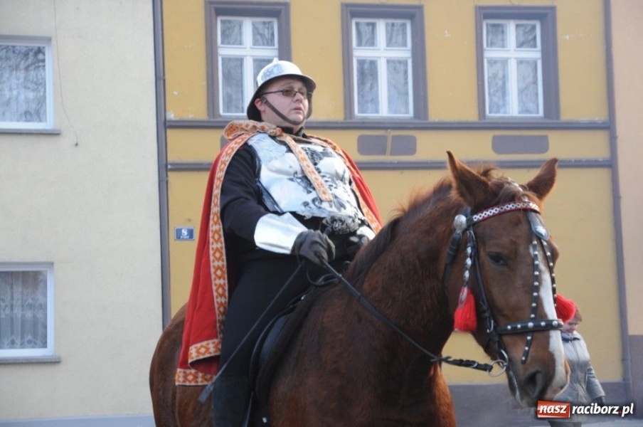 Zdjęcie w galerii na portalu naszraciborz.pl: Ksiądz Grzegorz i dwie amazonki wiadomości z regionu