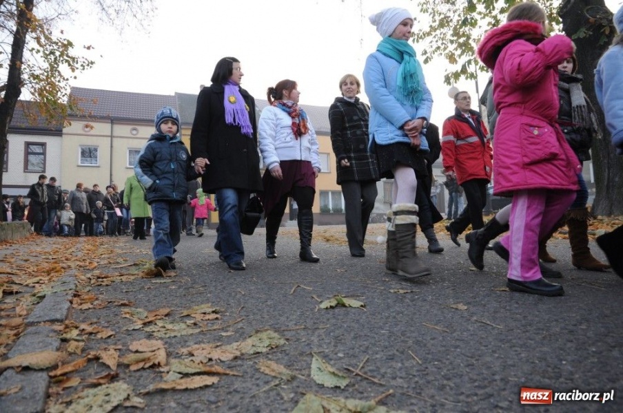 Zdjęcie w galerii na portalu naszraciborz.pl: Ksiądz Grzegorz i dwie amazonki wiadomości z regionu