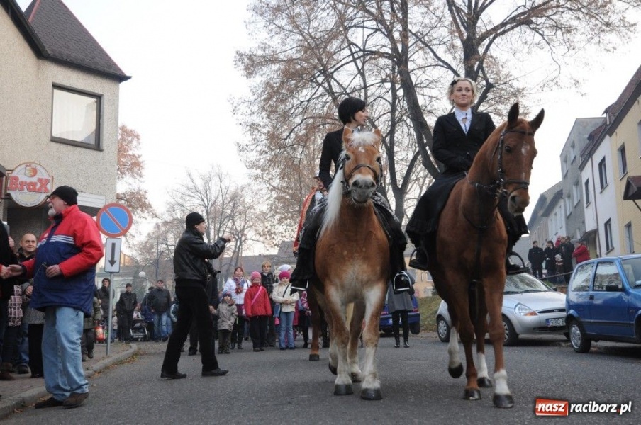 Zdjęcie w galerii na portalu naszraciborz.pl: Ksiądz Grzegorz i dwie amazonki wiadomości z regionu