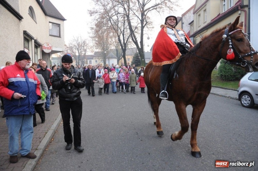 Zdjęcie w galerii na portalu naszraciborz.pl: Ksiądz Grzegorz i dwie amazonki wiadomości z regionu