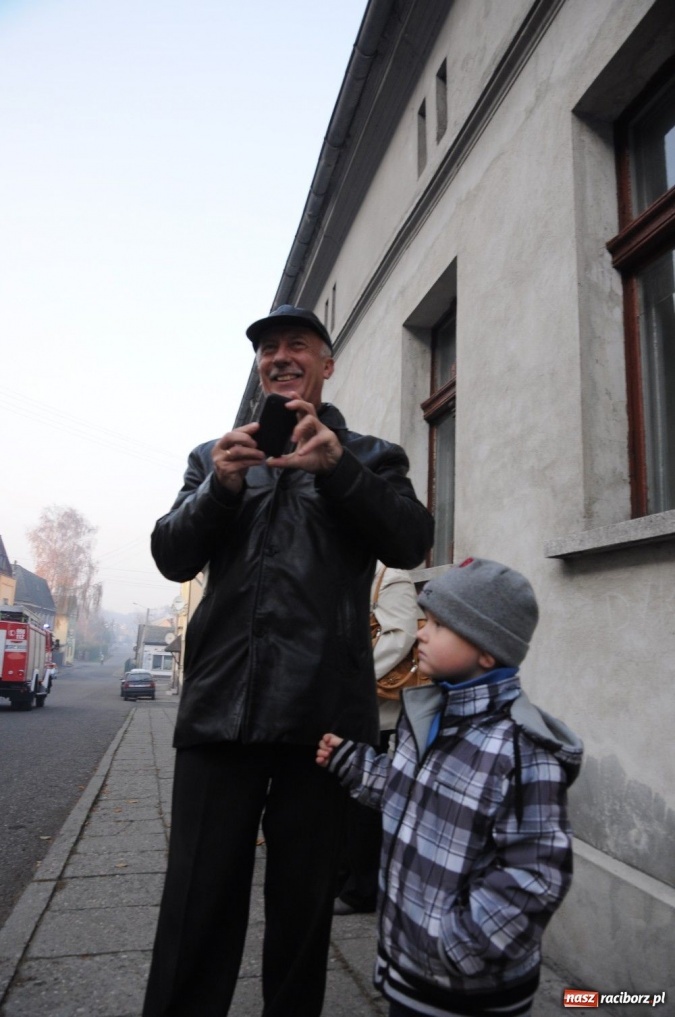 Zdjęcie w galerii na portalu naszraciborz.pl: Ksiądz Grzegorz i dwie amazonki wiadomości z regionu