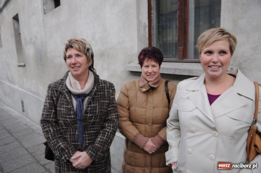 Zdjęcie w galerii na portalu naszraciborz.pl: Ksiądz Grzegorz i dwie amazonki wiadomości z regionu