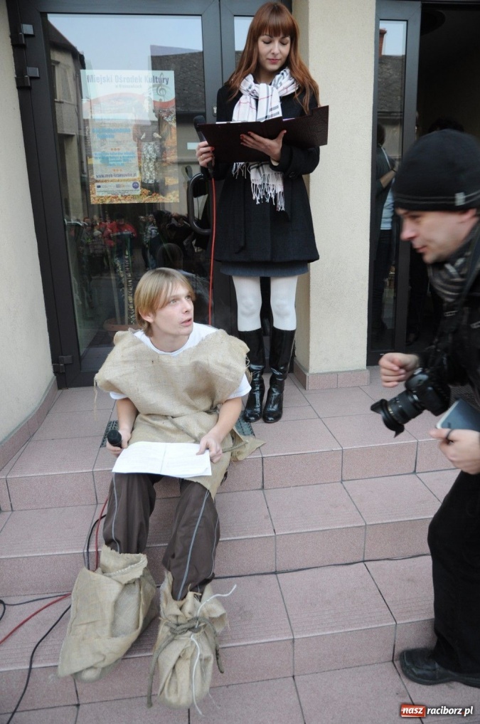 Zdjęcie w galerii na portalu naszraciborz.pl: Ksiądz Grzegorz i dwie amazonki wiadomości z regionu