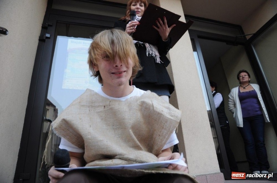 Zdjęcie w galerii na portalu naszraciborz.pl: Ksiądz Grzegorz i dwie amazonki wiadomości z regionu