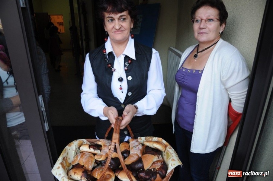 Zdjęcie w galerii na portalu naszraciborz.pl: Ksiądz Grzegorz i dwie amazonki wiadomości z regionu