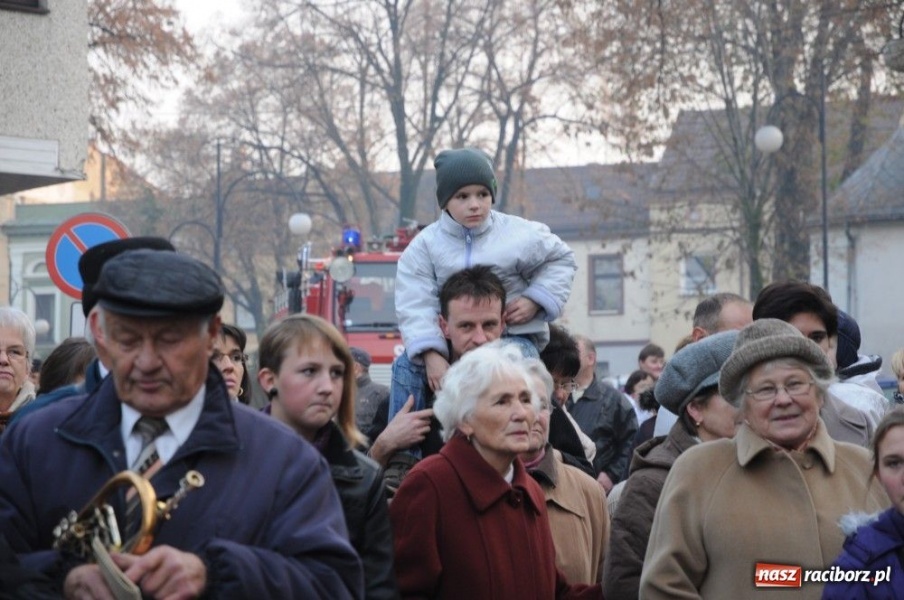 Zdjęcie w galerii na portalu naszraciborz.pl: Ksiądz Grzegorz i dwie amazonki wiadomości z regionu