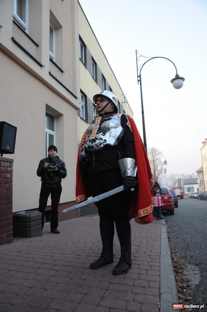 Zdjęcie w galerii na portalu naszraciborz.pl: Ksiądz Grzegorz i dwie amazonki wiadomości z regionu