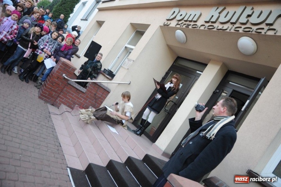 Zdjęcie w galerii na portalu naszraciborz.pl: Ksiądz Grzegorz i dwie amazonki wiadomości z regionu