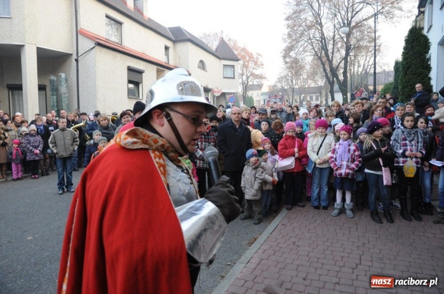 Zdjęcie w galerii na portalu naszraciborz.pl: Ksiądz Grzegorz i dwie amazonki wiadomości z regionu