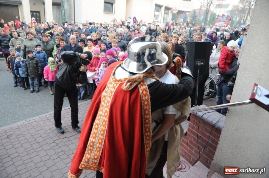 Zdjęcie w galerii na portalu naszraciborz.pl: Ksiądz Grzegorz i dwie amazonki wiadomości z regionu