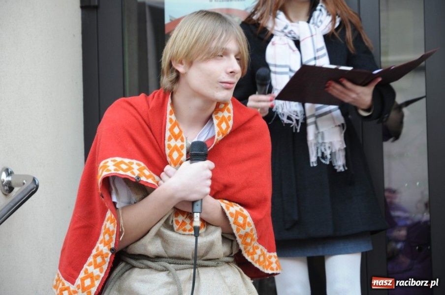 Zdjęcie w galerii na portalu naszraciborz.pl: Ksiądz Grzegorz i dwie amazonki wiadomości z regionu