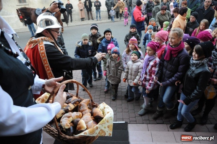 Zdjęcie w galerii na portalu naszraciborz.pl: Ksiądz Grzegorz i dwie amazonki wiadomości z regionu