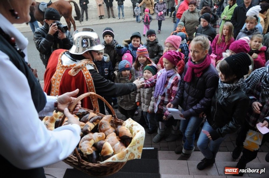 Zdjęcie w galerii na portalu naszraciborz.pl: Ksiądz Grzegorz i dwie amazonki wiadomości z regionu