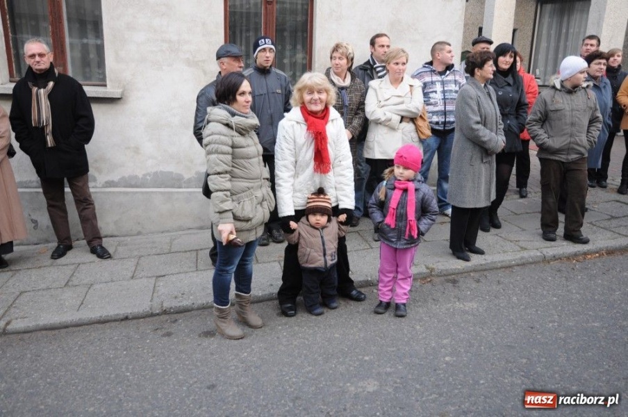 Zdjęcie w galerii na portalu naszraciborz.pl: Ksiądz Grzegorz i dwie amazonki wiadomości z regionu