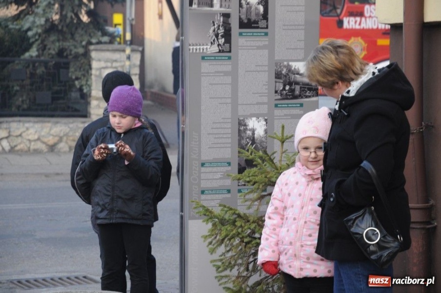 Zdjęcie w galerii na portalu naszraciborz.pl: Ksiądz Grzegorz i dwie amazonki wiadomości z regionu