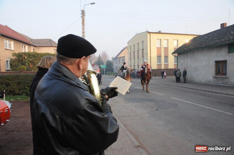 Zdjęcie w galerii na portalu naszraciborz.pl: Ksiądz Grzegorz i dwie amazonki wiadomości z regionu