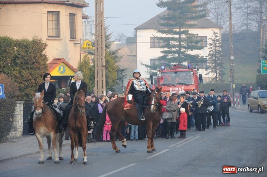Zdjęcie w galerii na portalu naszraciborz.pl: Ksiądz Grzegorz i dwie amazonki wiadomości z regionu