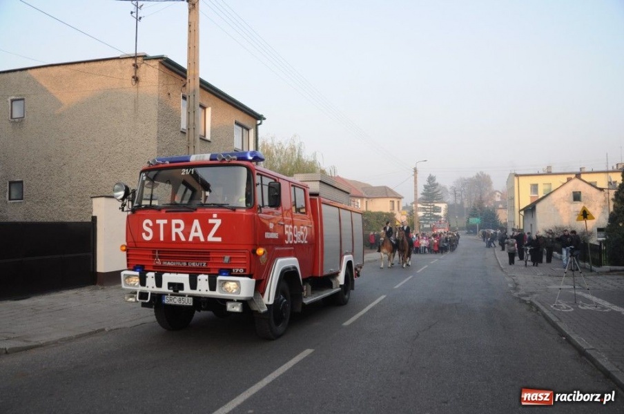 Zdjęcie w galerii na portalu naszraciborz.pl: Ksiądz Grzegorz i dwie amazonki wiadomości z regionu