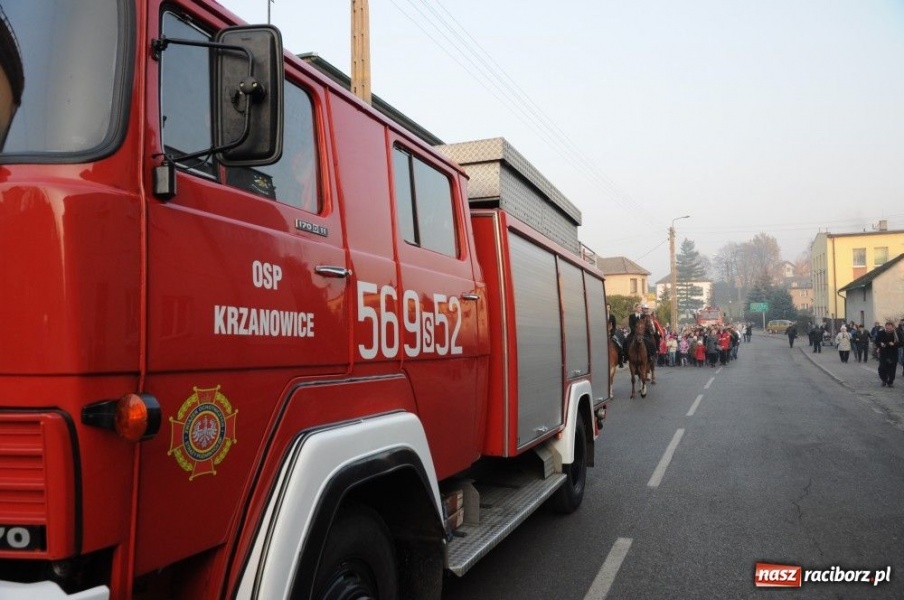 Zdjęcie w galerii na portalu naszraciborz.pl: Ksiądz Grzegorz i dwie amazonki wiadomości z regionu