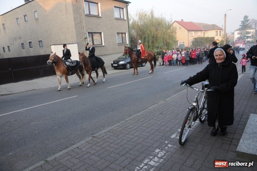 Zdjęcie w galerii na portalu naszraciborz.pl: Ksiądz Grzegorz i dwie amazonki wiadomości z regionu