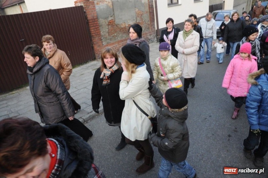 Zdjęcie w galerii na portalu naszraciborz.pl: Ksiądz Grzegorz i dwie amazonki wiadomości z regionu