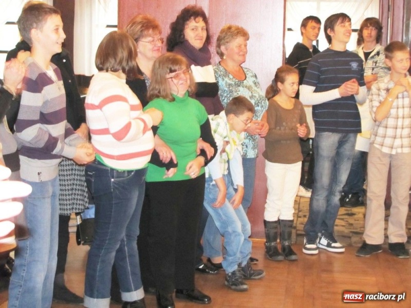 Zdjęcie w galerii na portalu naszraciborz.pl: Dzieci dzieciom w Tworkowie wiadomości z regionu