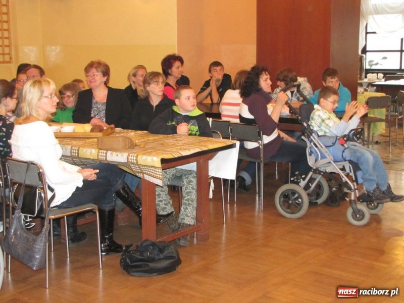 Zdjęcie w galerii na portalu naszraciborz.pl: Dzieci dzieciom w Tworkowie wiadomości z regionu