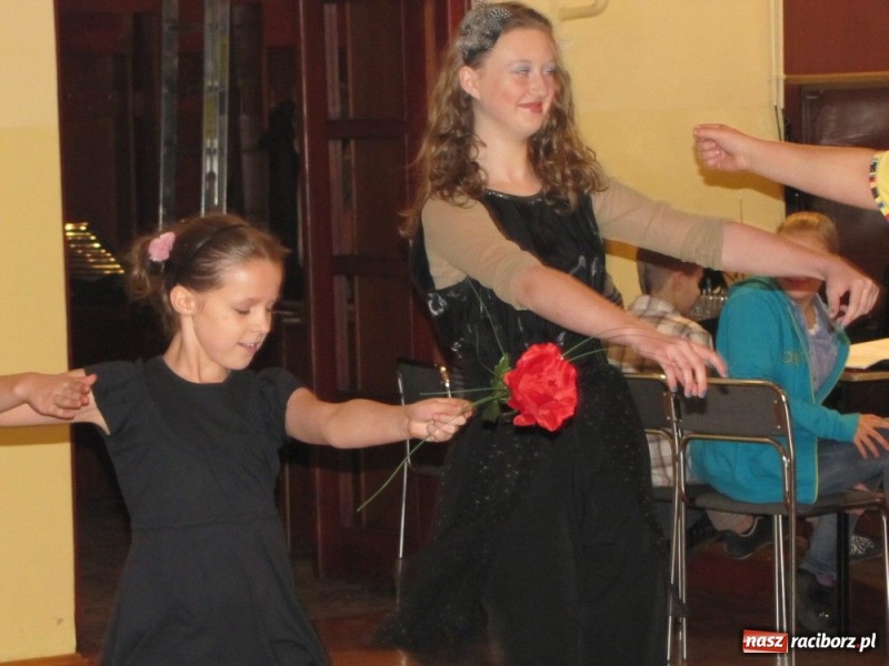 Zdjęcie w galerii na portalu naszraciborz.pl: Dzieci dzieciom w Tworkowie wiadomości z regionu