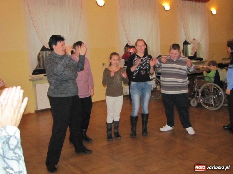 Zdjęcie w galerii na portalu naszraciborz.pl: Dzieci dzieciom w Tworkowie wiadomości z regionu