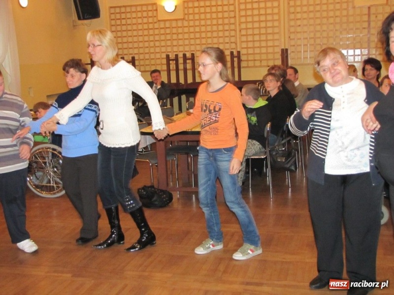 Zdjęcie w galerii na portalu naszraciborz.pl: Dzieci dzieciom w Tworkowie wiadomości z regionu