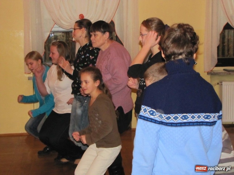 Zdjęcie w galerii na portalu naszraciborz.pl: Dzieci dzieciom w Tworkowie wiadomości z regionu