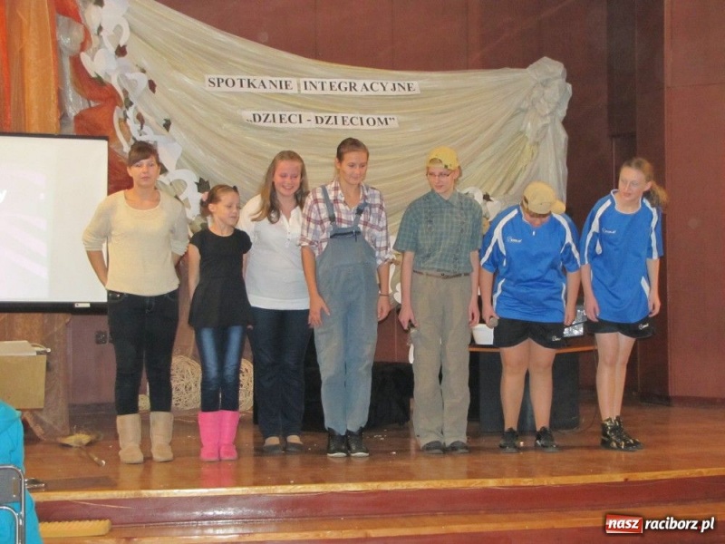 Zdjęcie w galerii na portalu naszraciborz.pl: Dzieci dzieciom w Tworkowie wiadomości z regionu